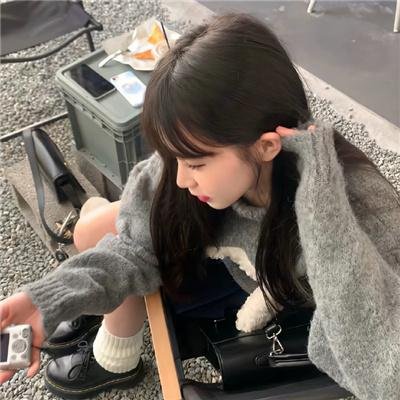 背背篓的网球少年